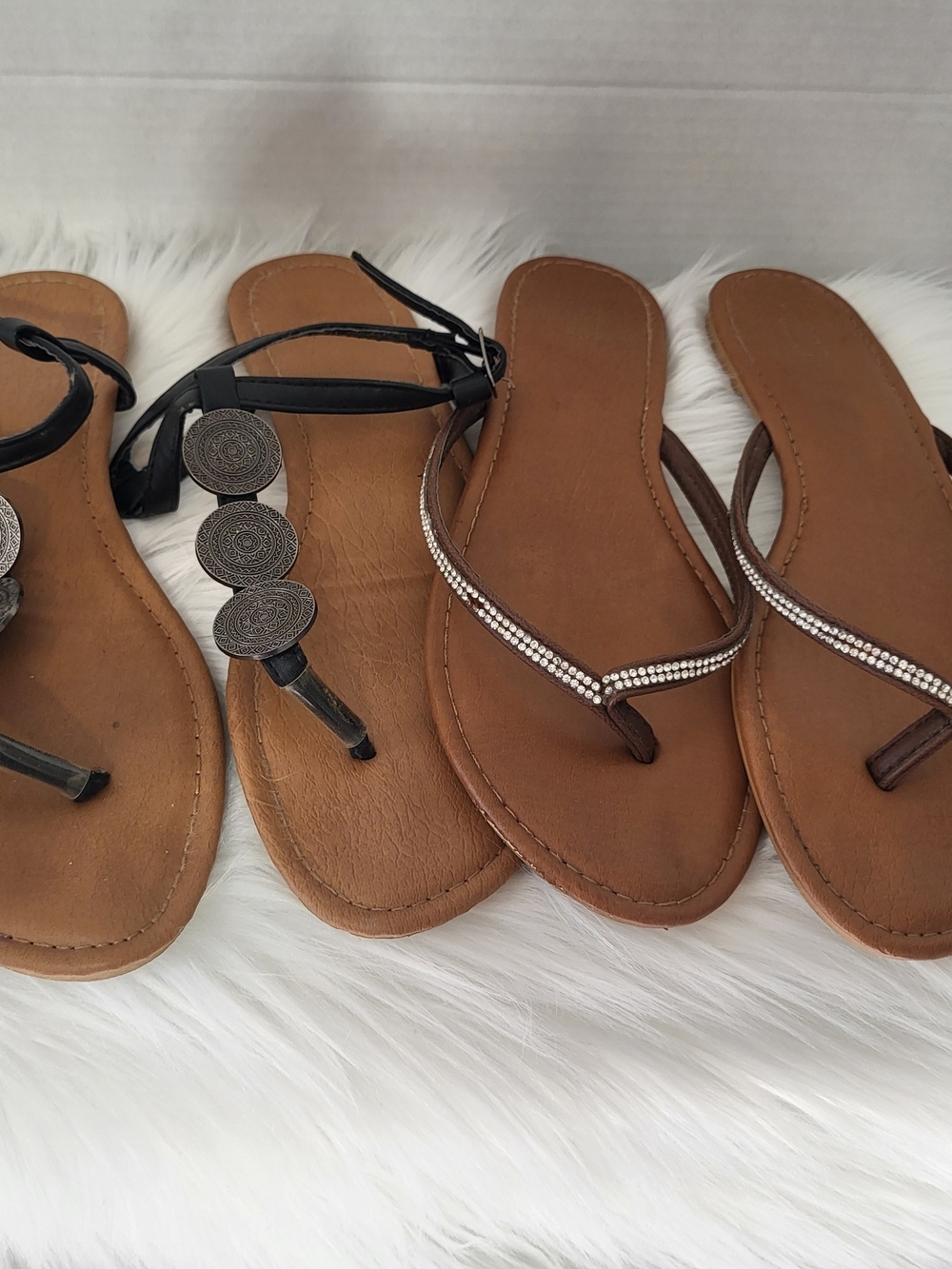 Clearance   2 For 1 Ardene Sandals , Size 7